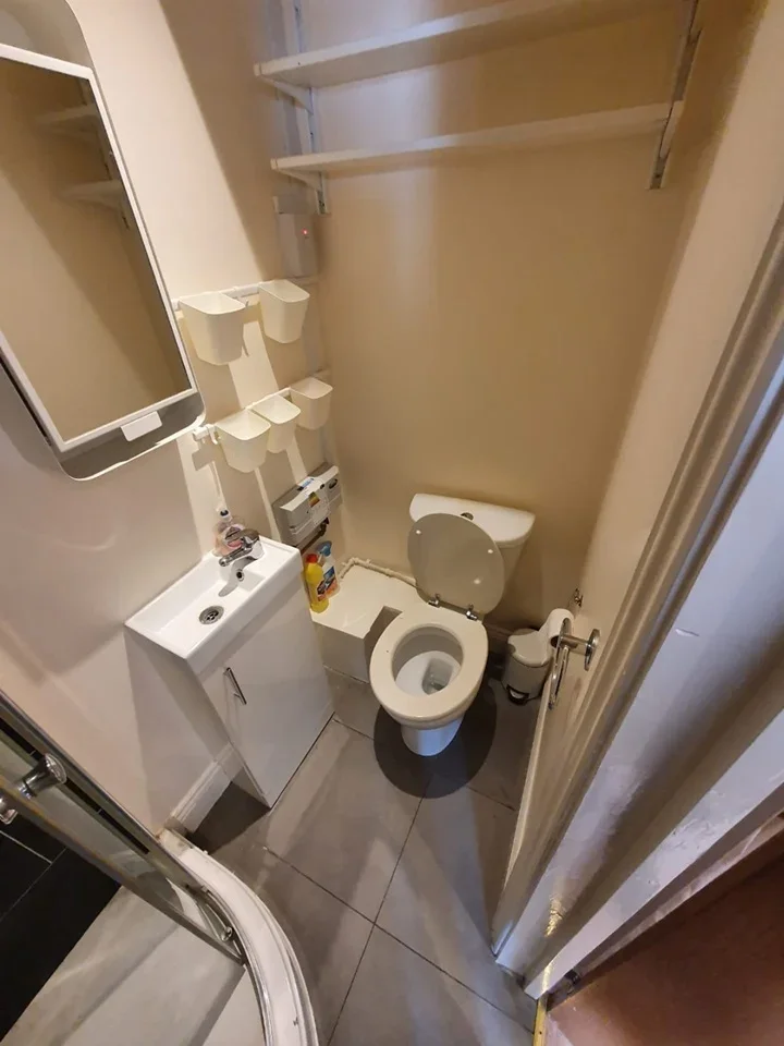 Room High Road in Greater London