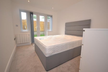 Flat Theobald Drive in Purley on Thames