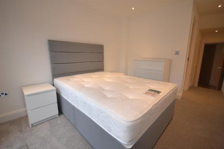 Flat Theobald Drive in Purley on Thames