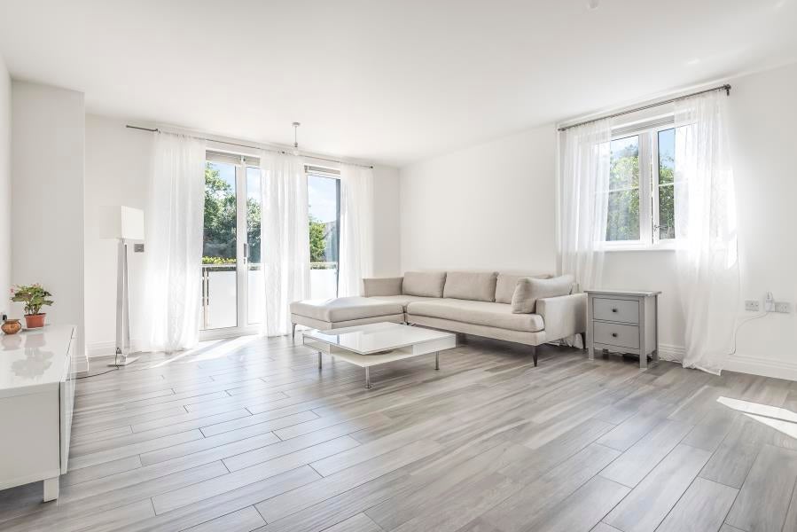 Flat Carew Road in Greater London