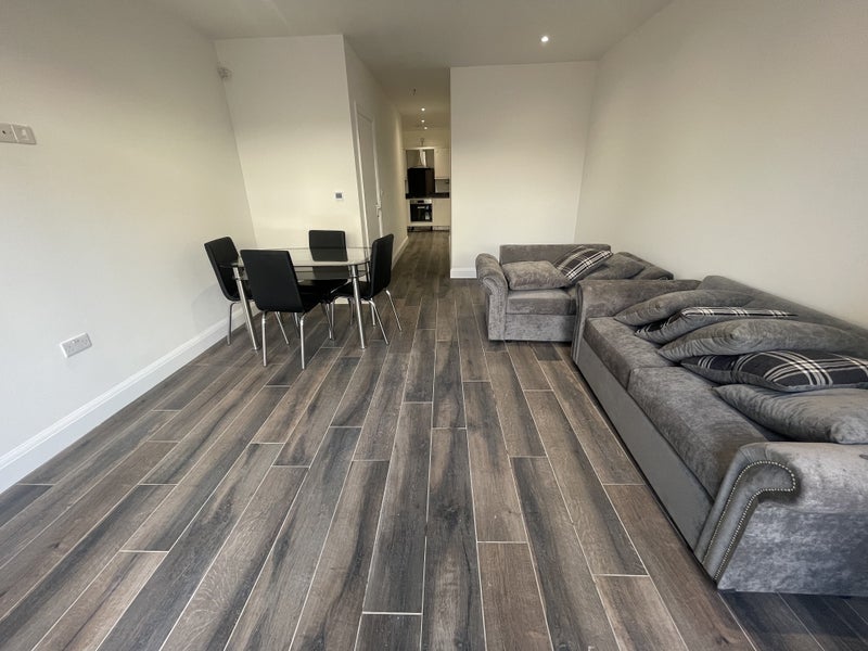 Flat Warham Road in Greater London