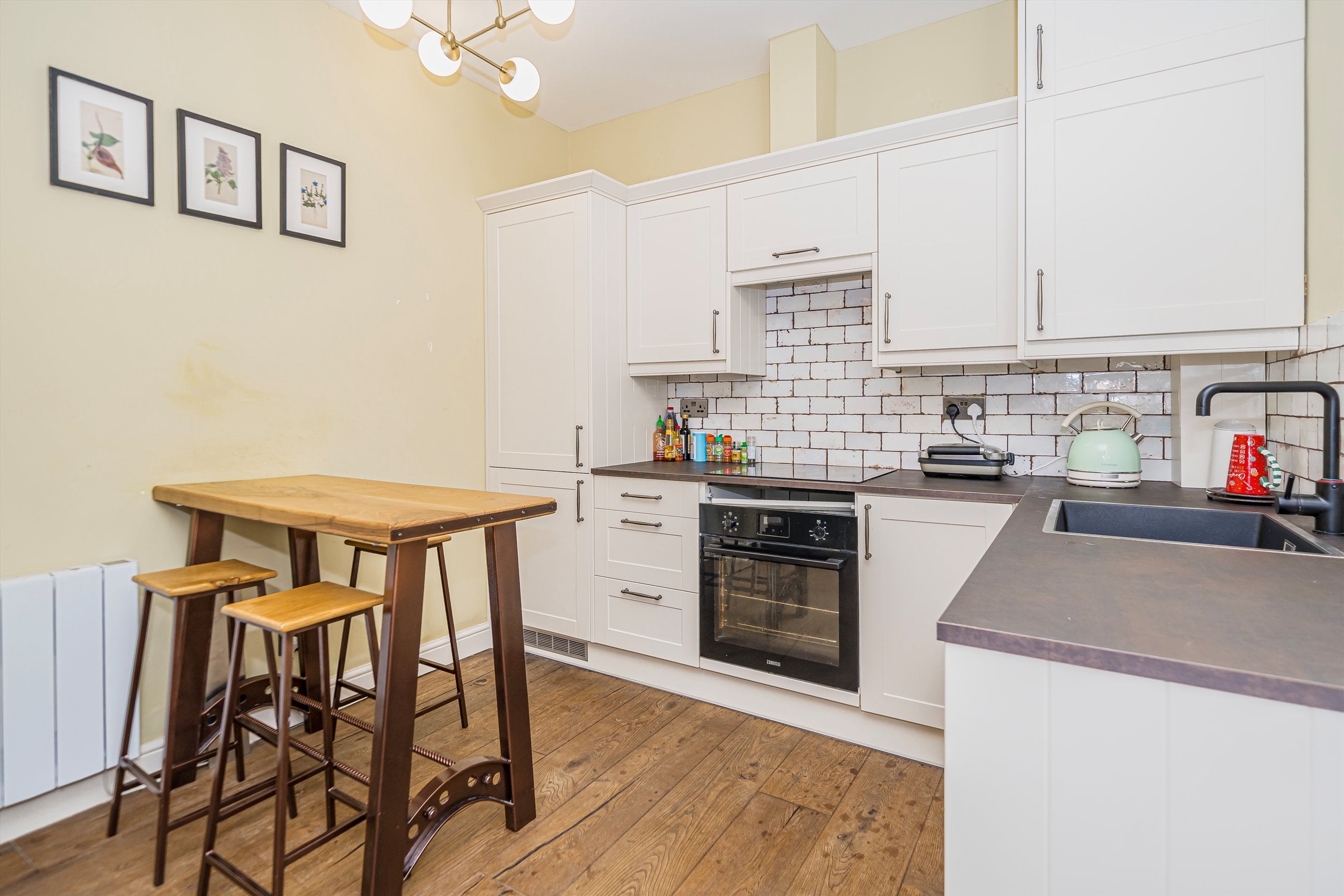 Flat Sinclair Road in Greater London