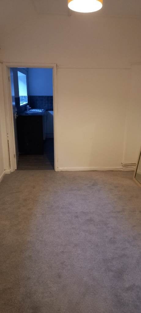 Flat Swan Square in Stoke-on-Trent