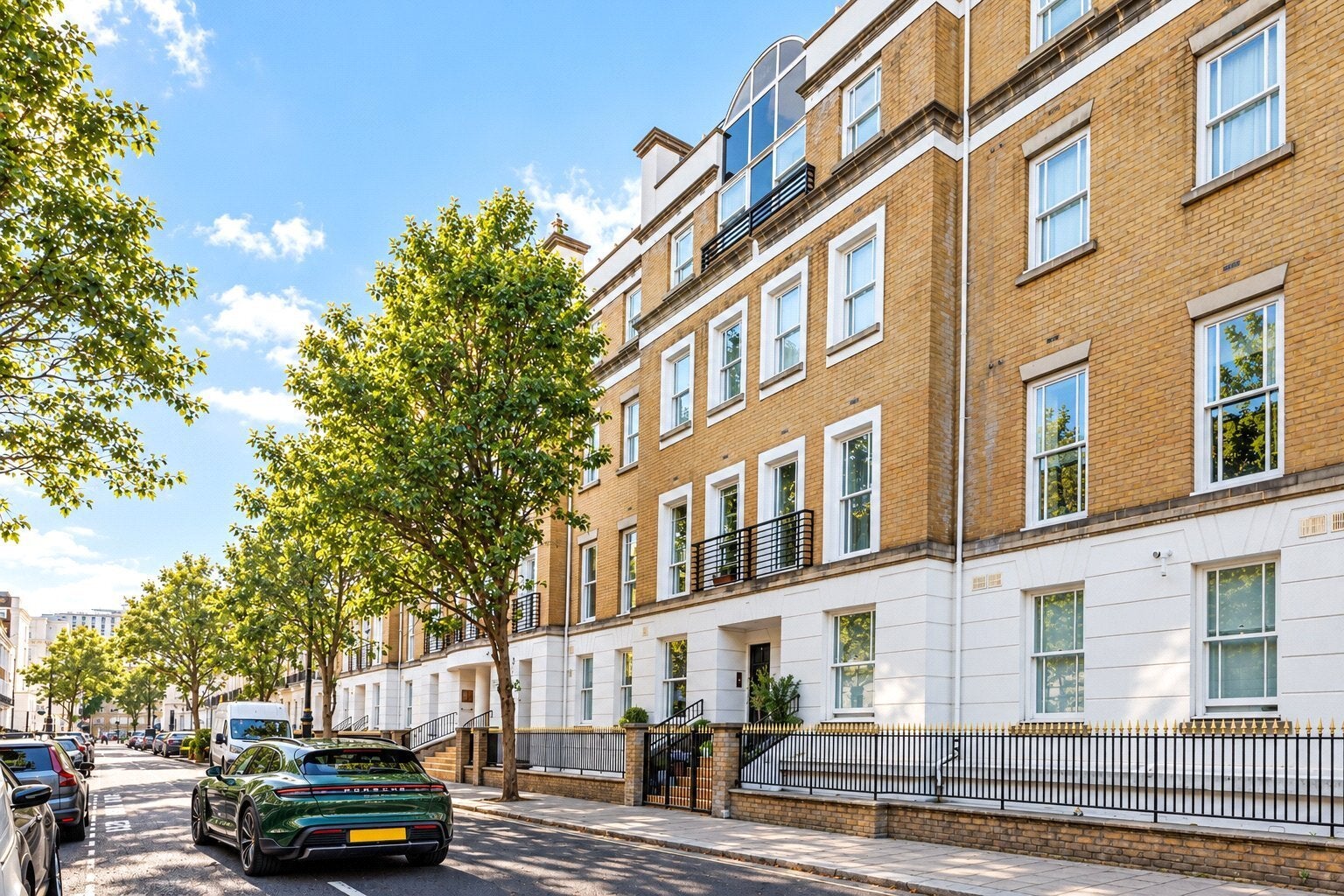 Flat Hugh Street in City of Westminster