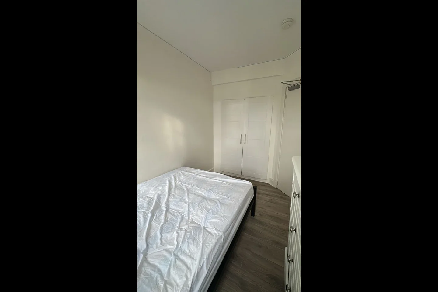 Room Hendon Way in Greater London