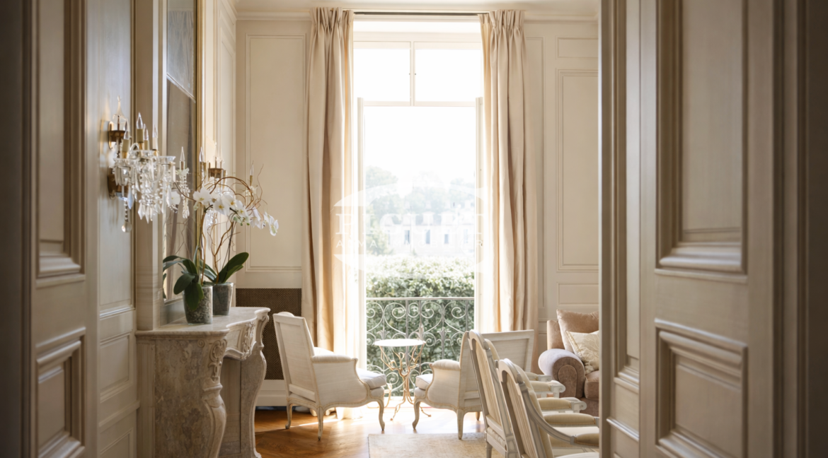 Flat Place des Vosges in Paris