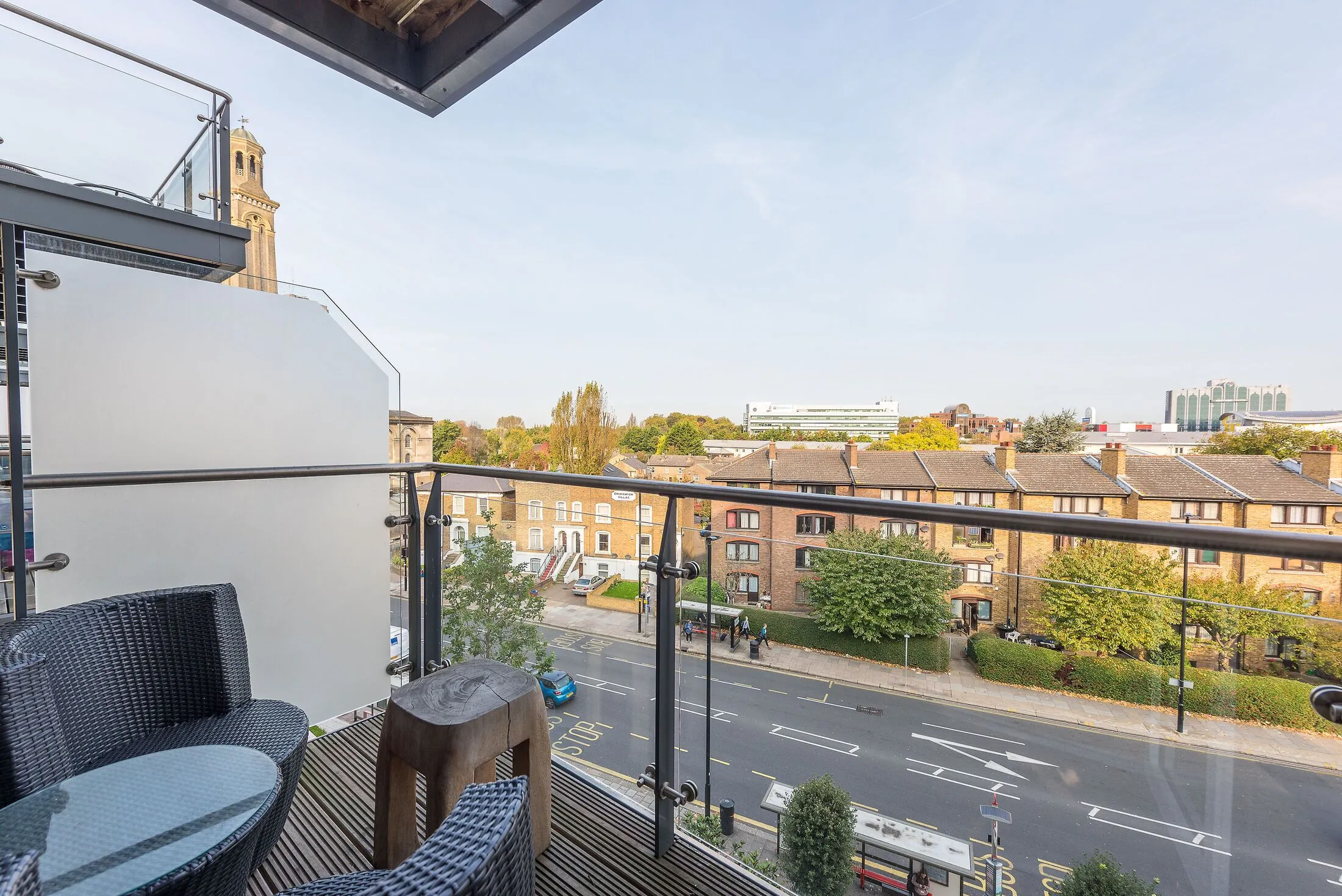 Flat Kew Bridge Road in Greater London