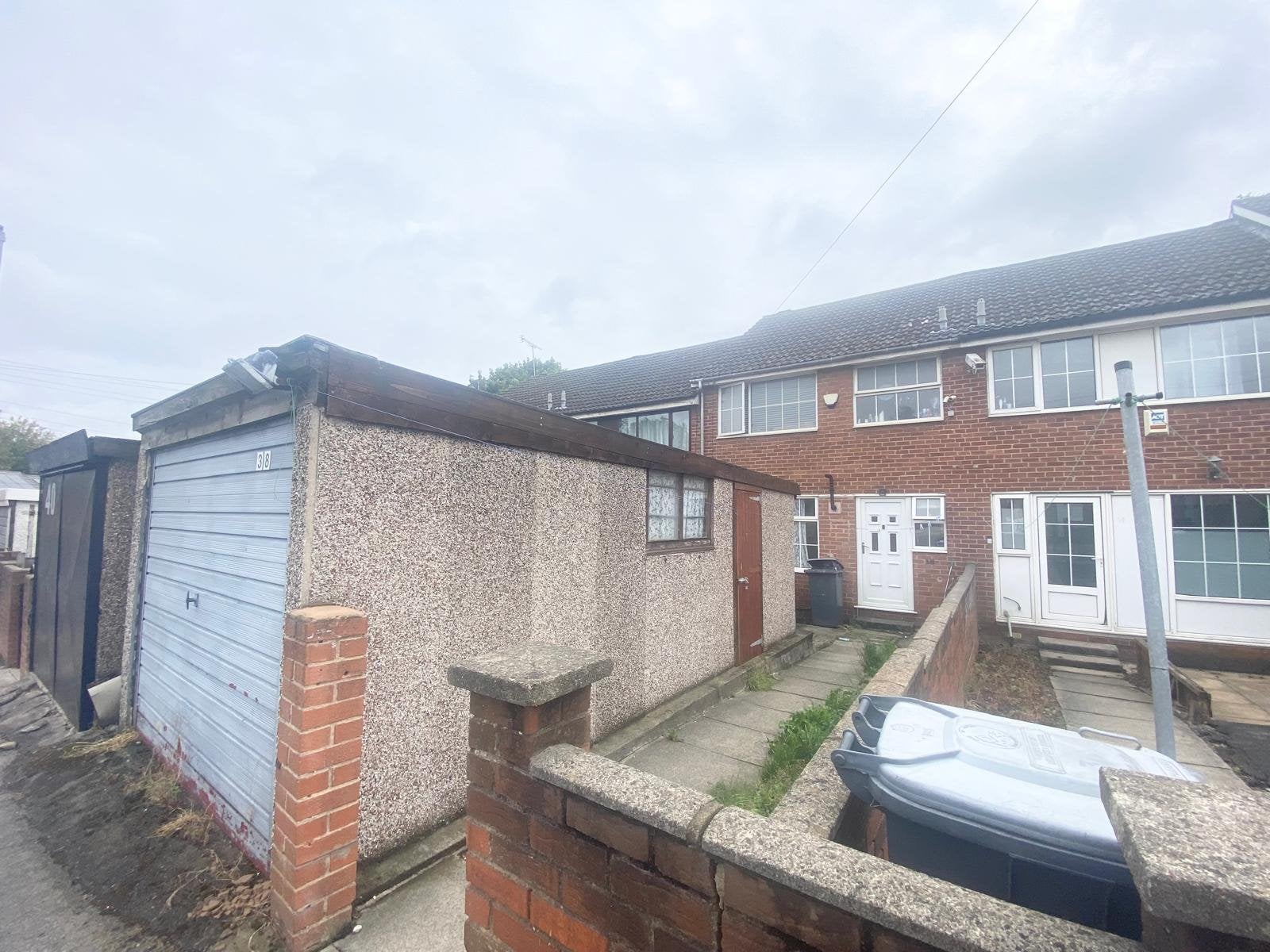 House Cedar Close in Leeds
