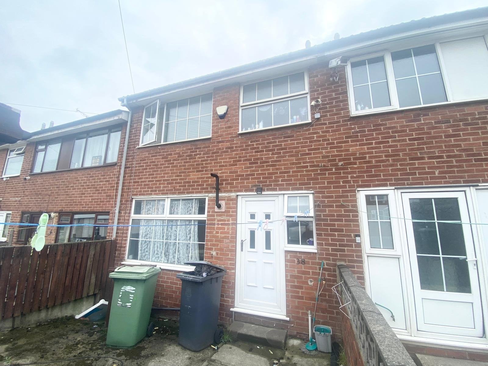 House Cedar Close in Leeds