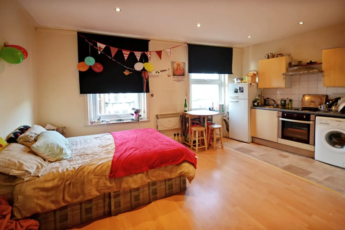 Flat West End Lane in Greater London