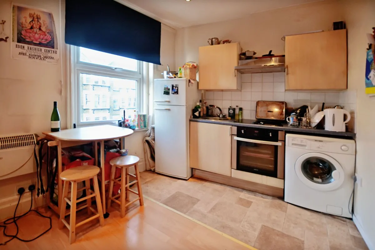 Flat West End Lane in Greater London