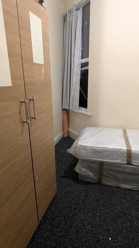 Room Henniker Gardens in Greater London