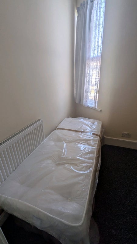 Room Henniker Gardens in Greater London