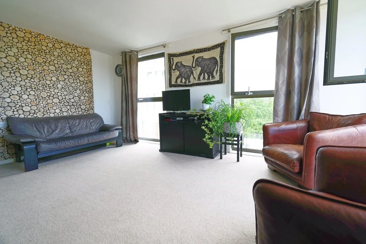 Flat Skerne Road in Greater London