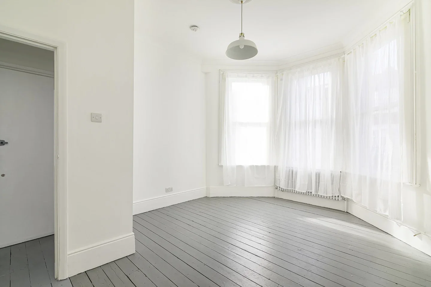 Flat Handsworth Road in Greater London