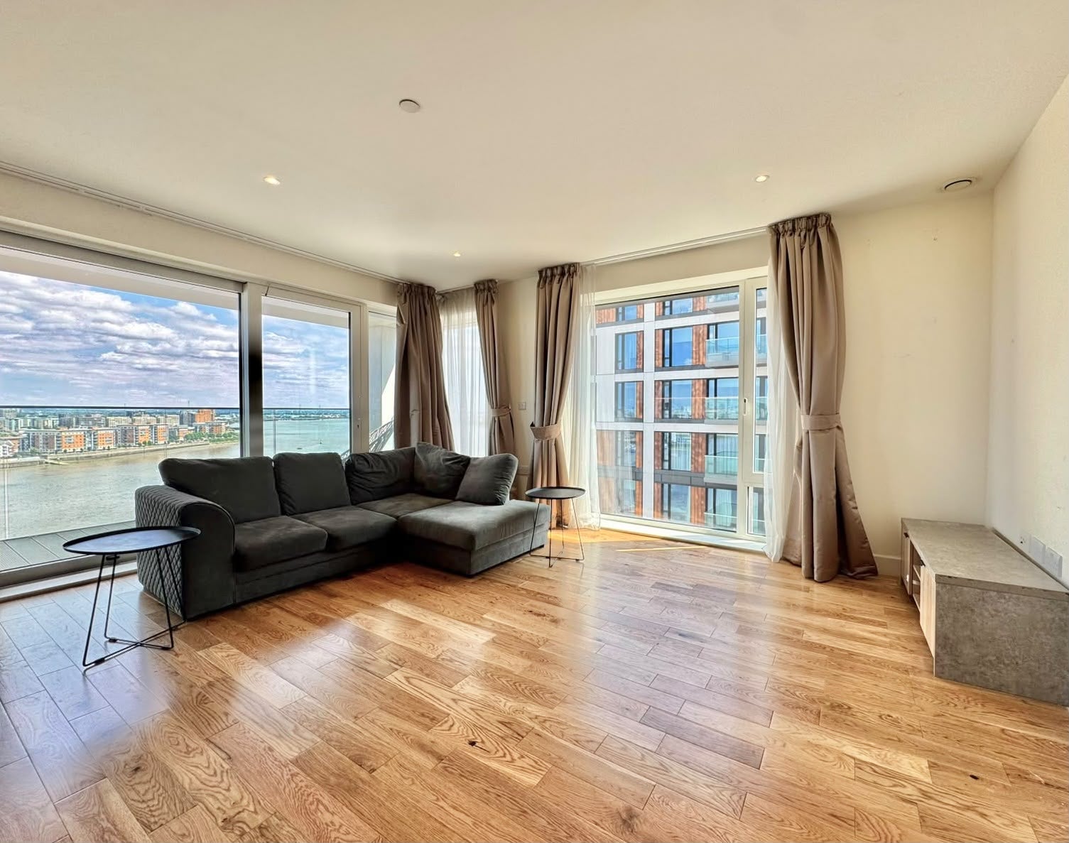 Flat Duke of Wellington Avenue in Greater London