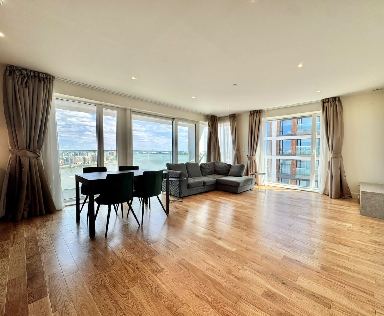 Flat Duke of Wellington Avenue in Greater London