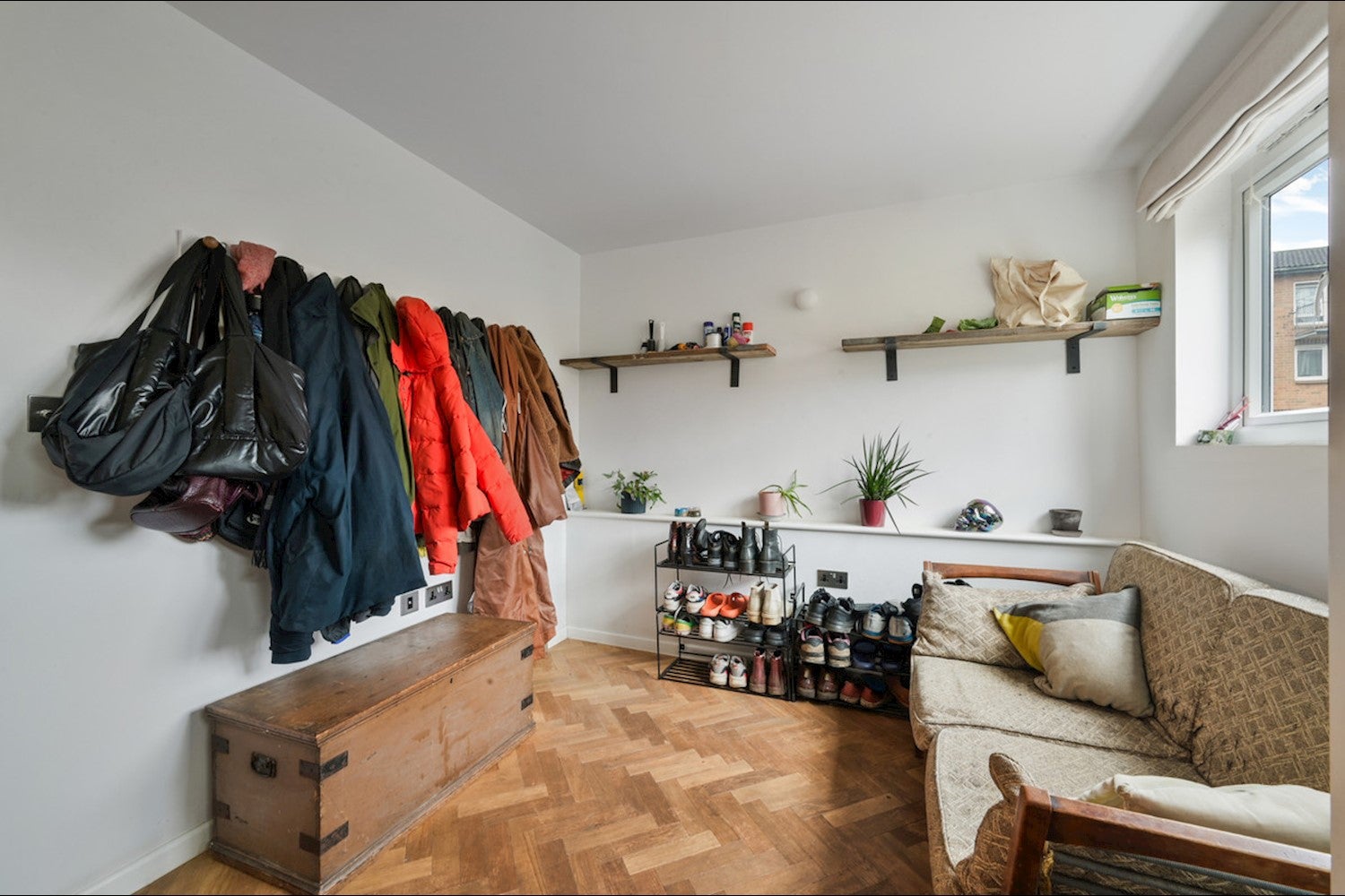 Flat Beeston Close in Greater London
