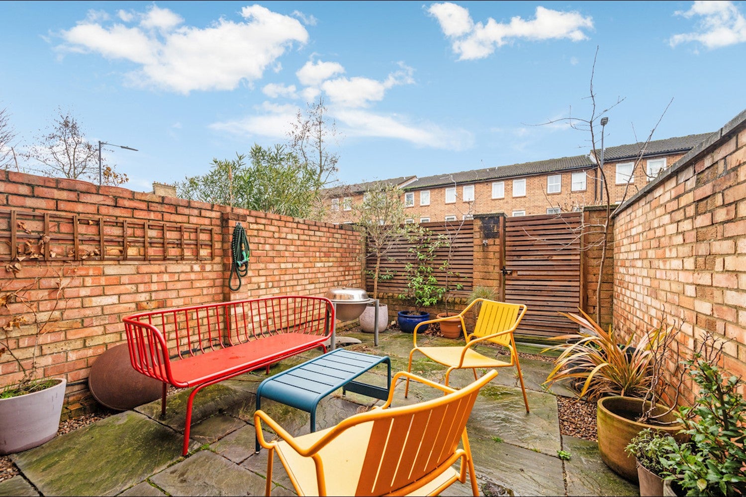 Flat Beeston Close in Greater London