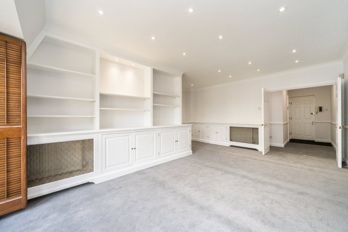 Flat Eastbury Avenue in Three Rivers