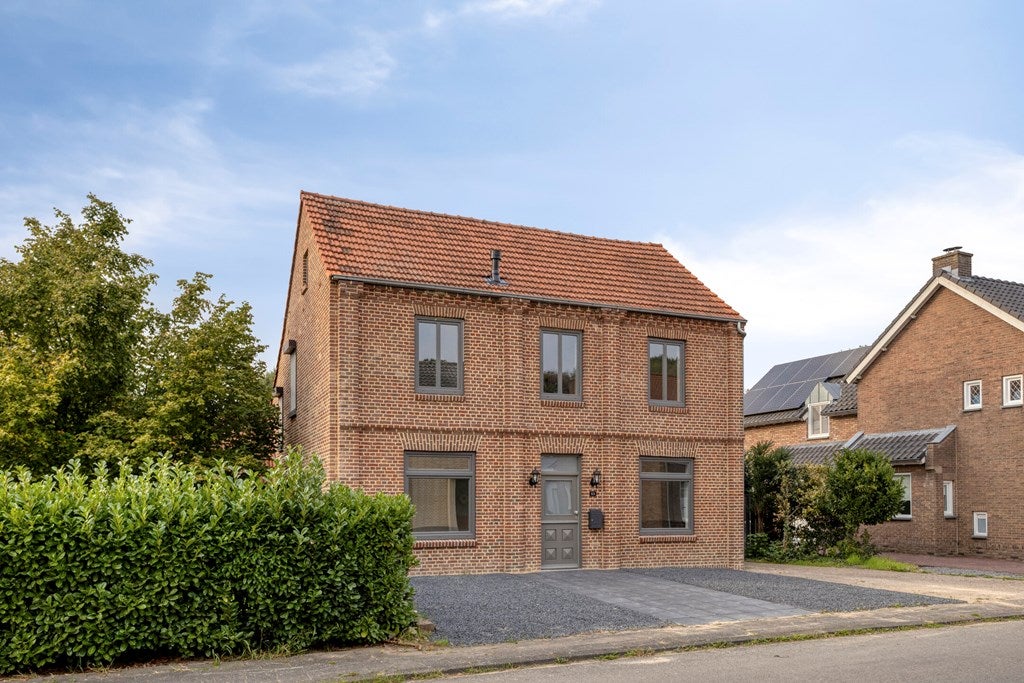 Twee-onder-één-kap te koop: Hulserstraat 53, Geulle