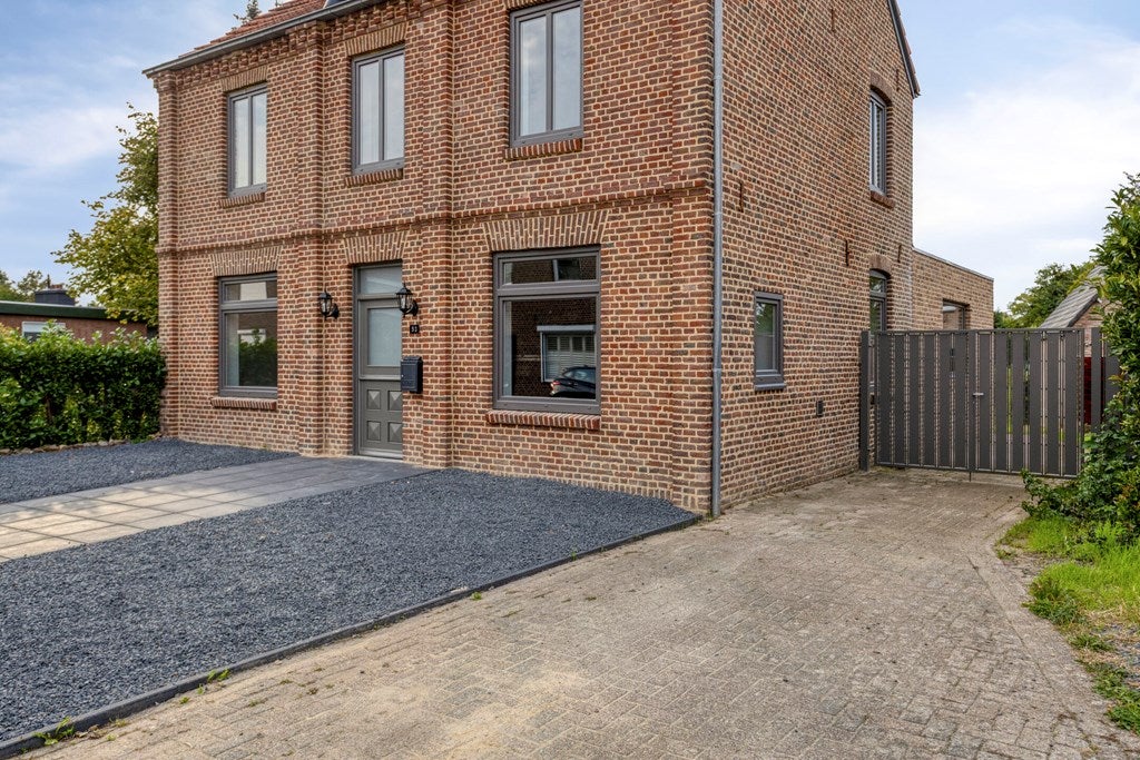 Twee-onder-één-kap te koop: Hulserstraat 53, Geulle