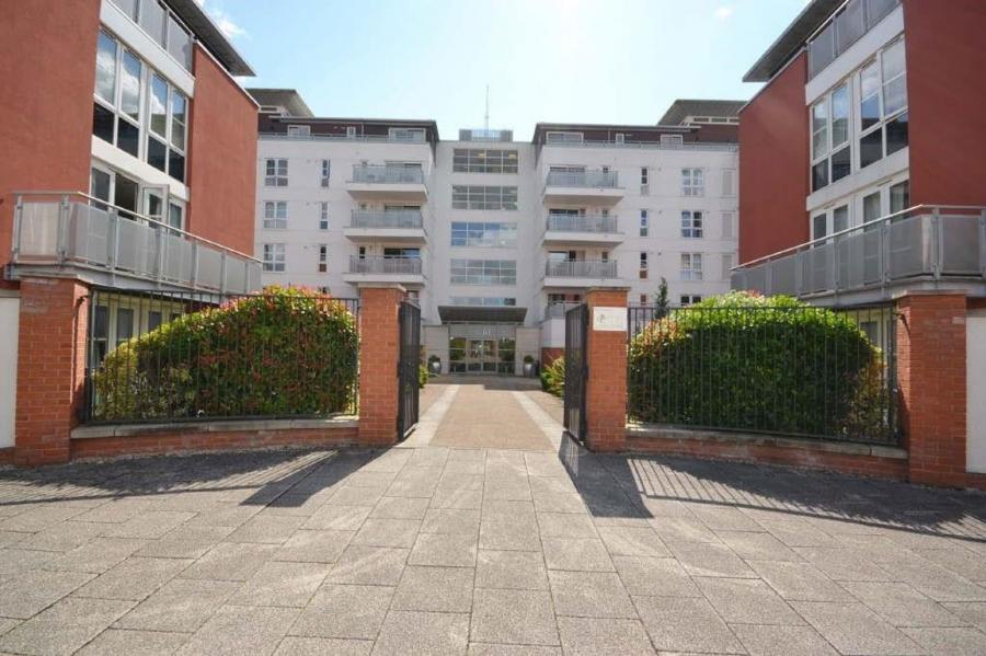 Flat Watkin Road in Leicester