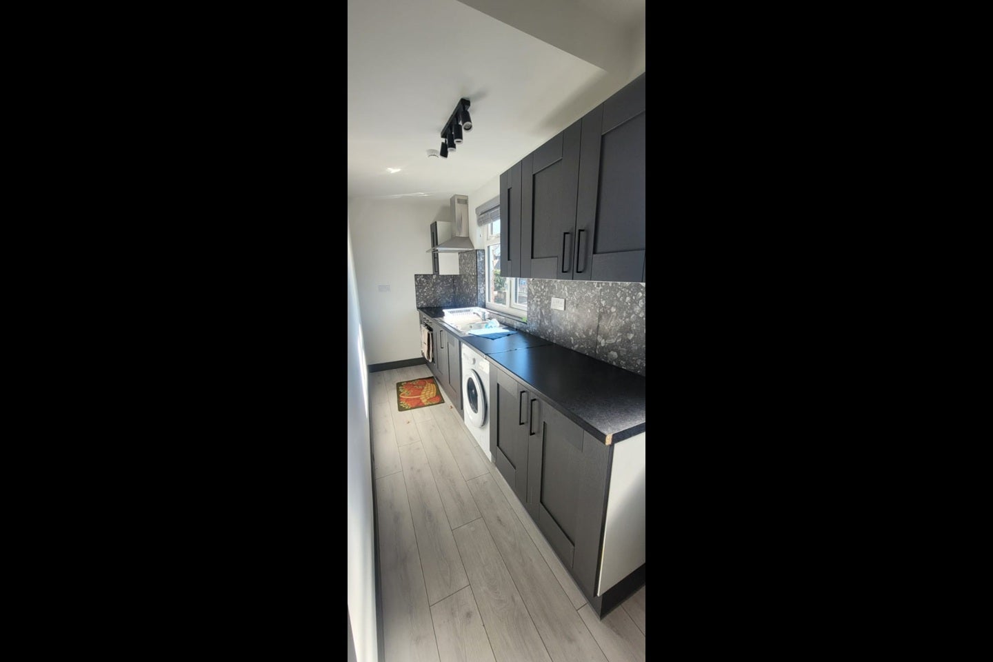 Flat Oakridge Road in Greater London