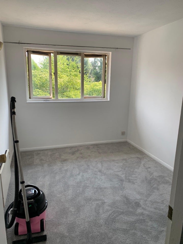 Flat Harp Island Close in Greater London