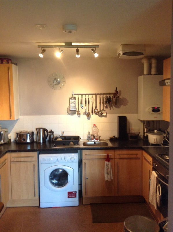 Room Millard Road in Greater London