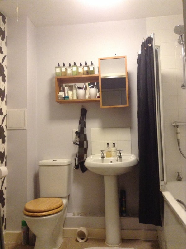 Room Millard Road in Greater London