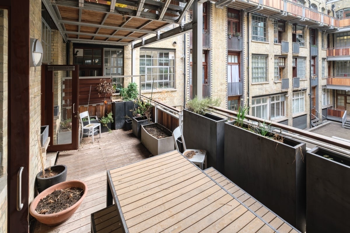 Flat Nile Street in Greater London