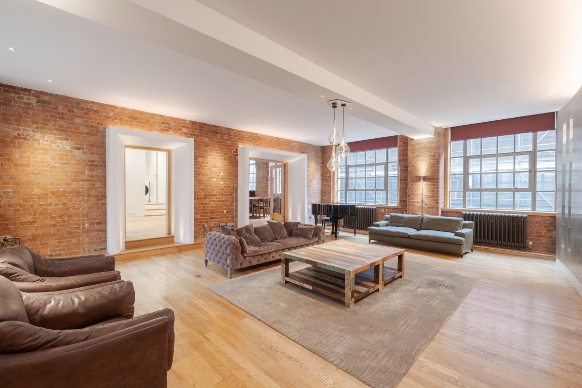 Flat Nile Street in Greater London