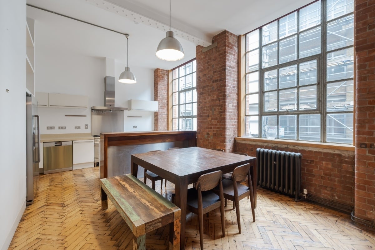 Flat Nile Street in Greater London