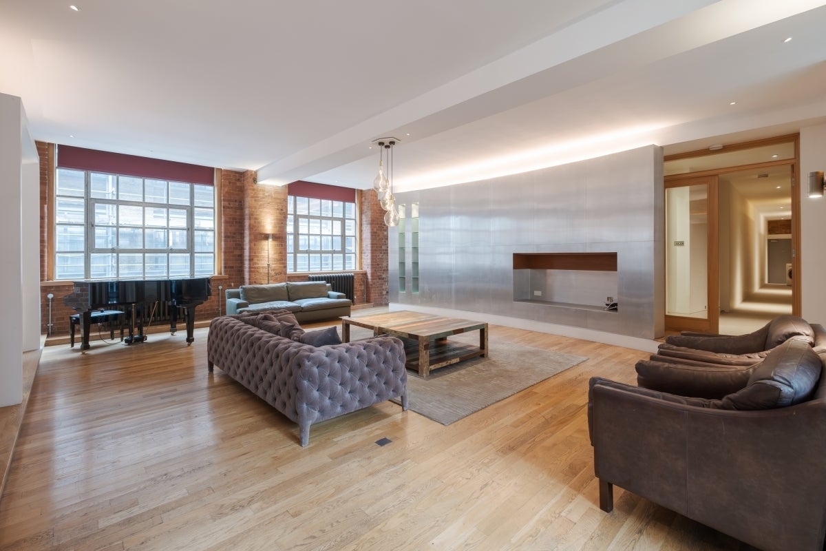 Flat Nile Street in Greater London
