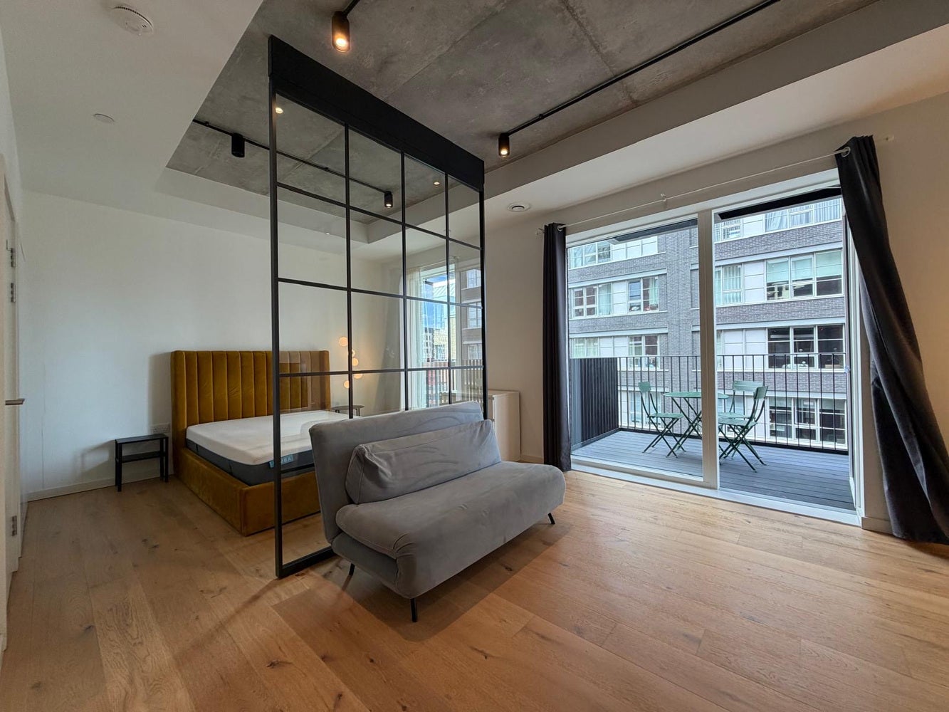 Flat Hercules Slip in Greater London