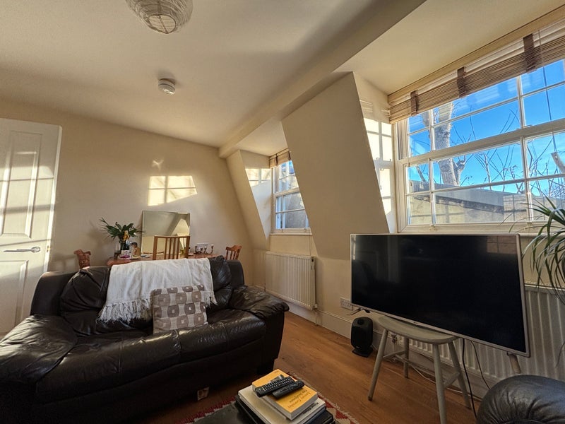 Room Leighton Road in Greater London