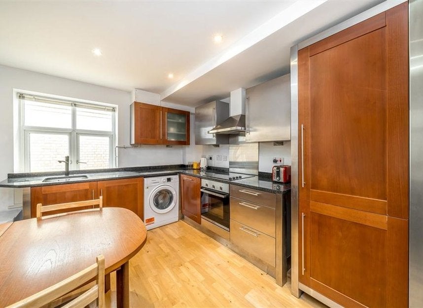 Flat Vanbrugh Hill in Greater London