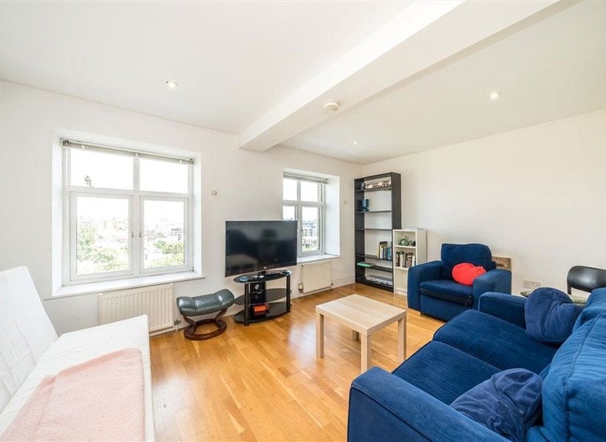 Flat Vanbrugh Hill in Greater London
