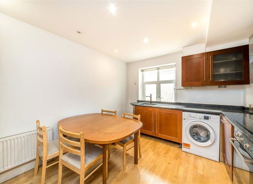 Flat Vanbrugh Hill in Greater London