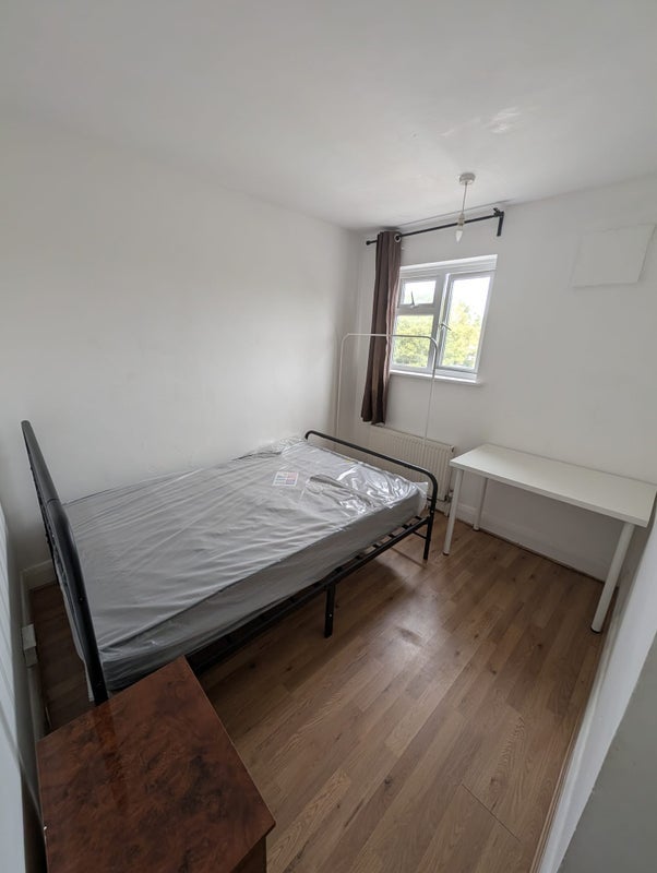 Room Gloucester Parade in Greater London