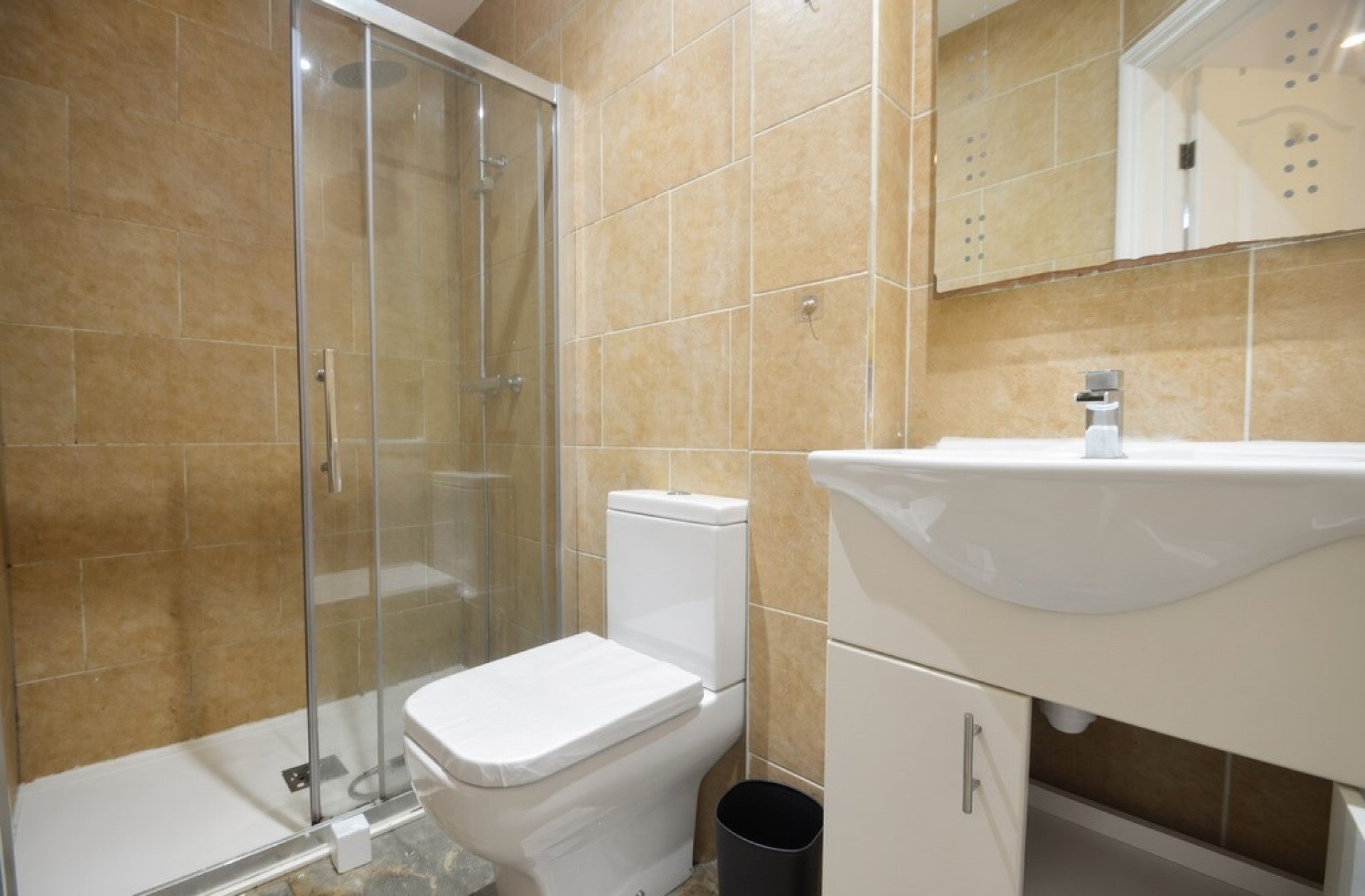 Room South Road in Borough of Runnymede