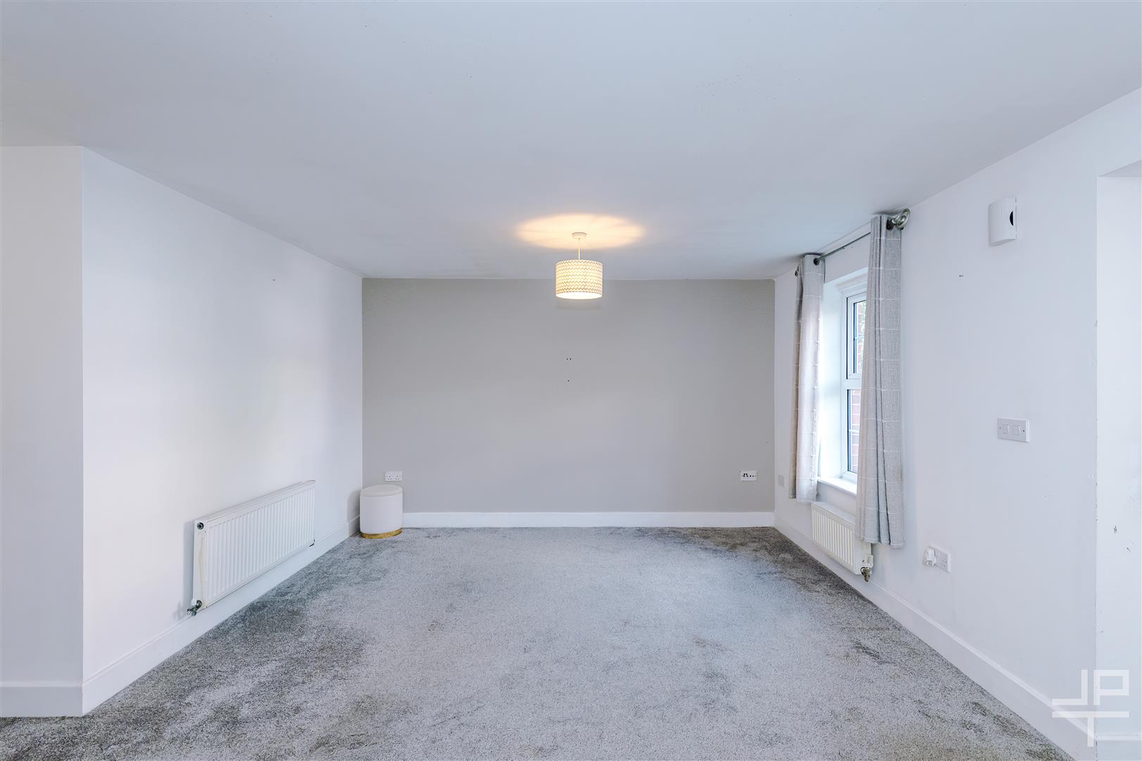 Flat Brentwood Grove in Leigh