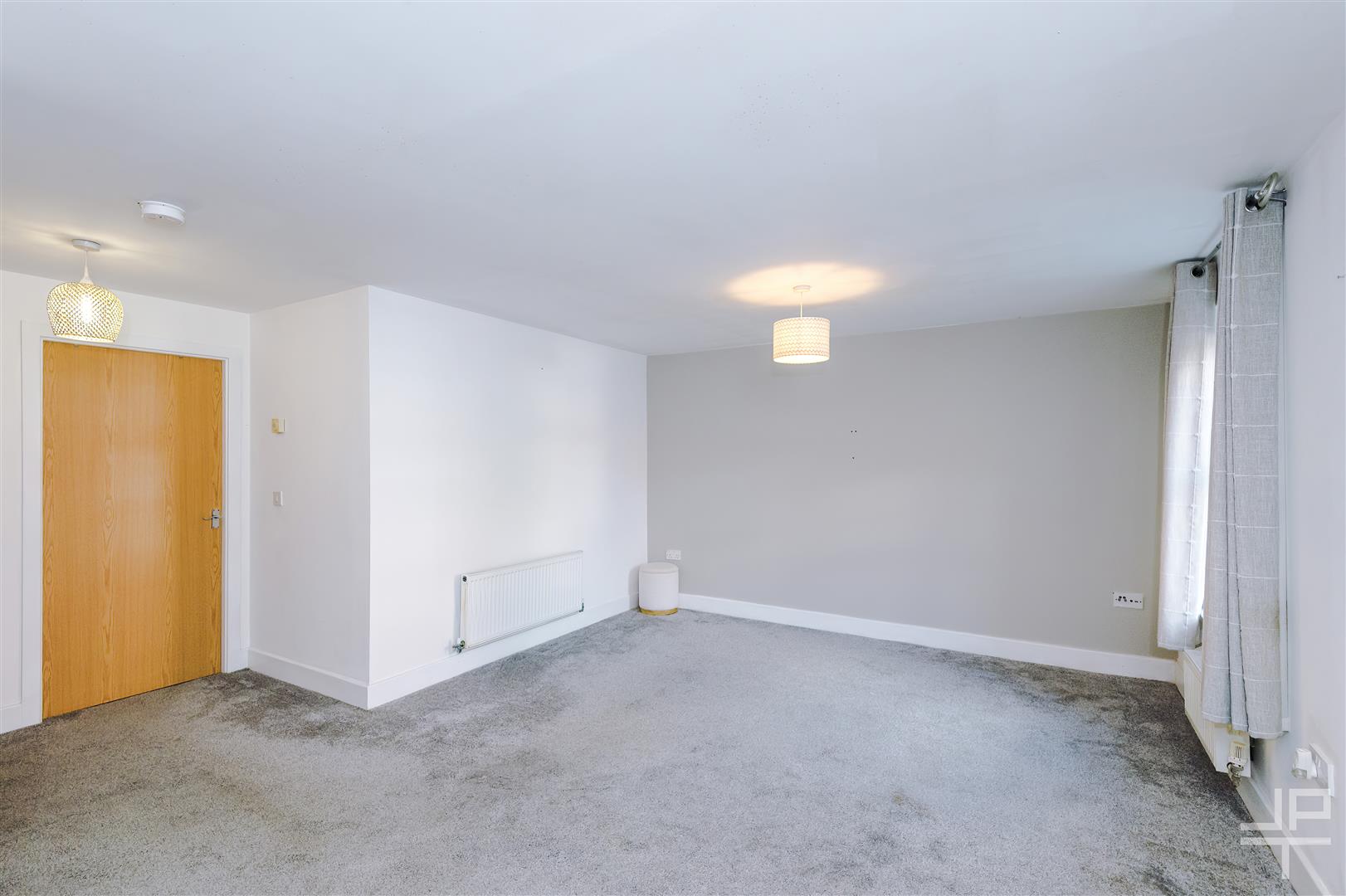 Flat Brentwood Grove in Leigh