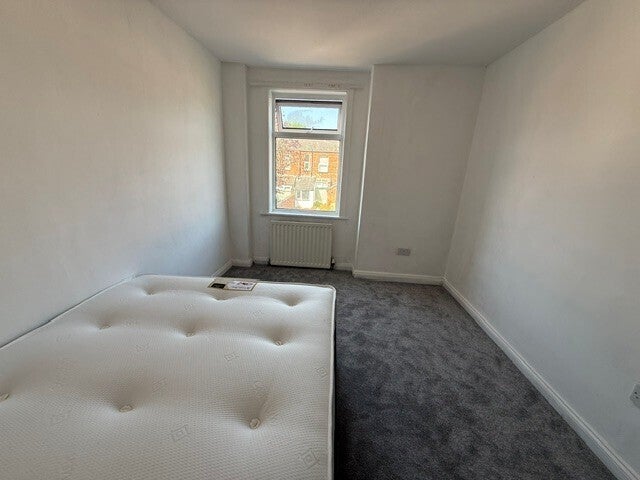 Room Walthall Street in Crewe