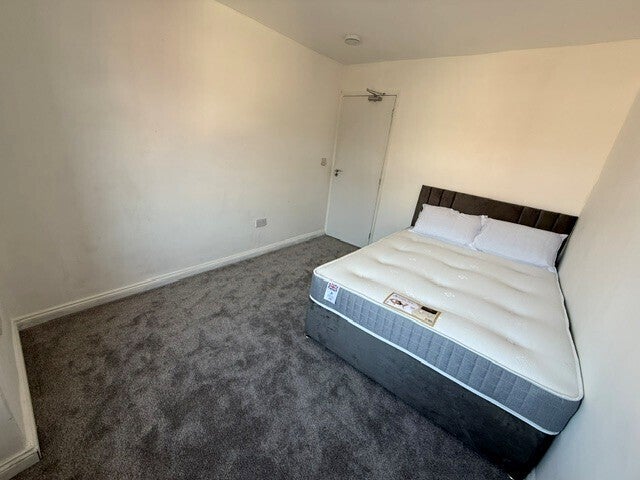 Room Walthall Street in Crewe