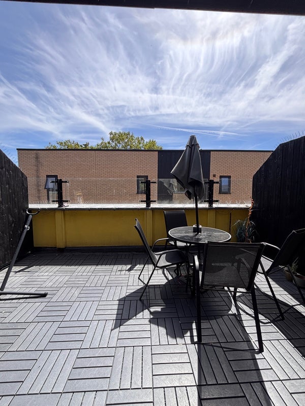 Room Dispensary Lane in Greater London