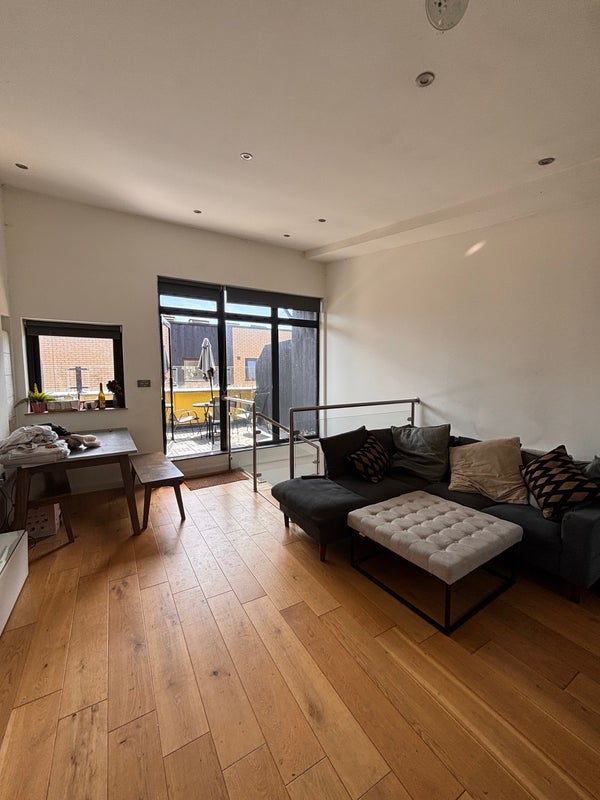 Room Dispensary Lane in Greater London