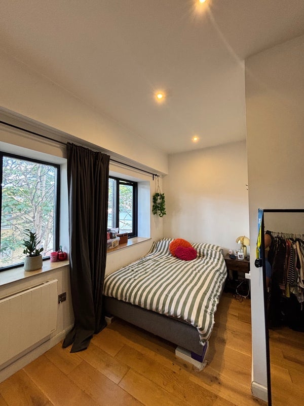 Room Dispensary Lane in Greater London