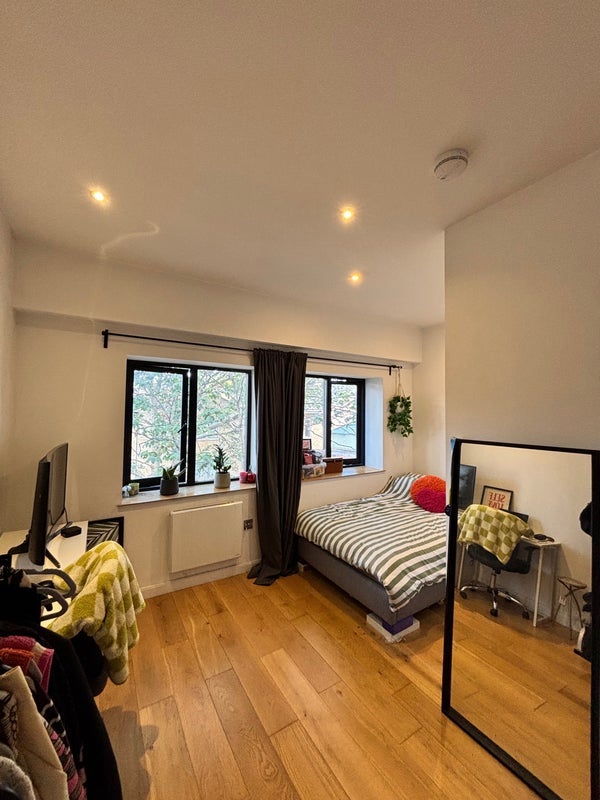 Room Dispensary Lane in Greater London